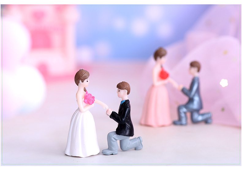 Propose Marriage Lover Figurines Wedding Doll Miniatures Couple Models Diy Pvc Craft Ornament Garden Decoration - 描述图 3