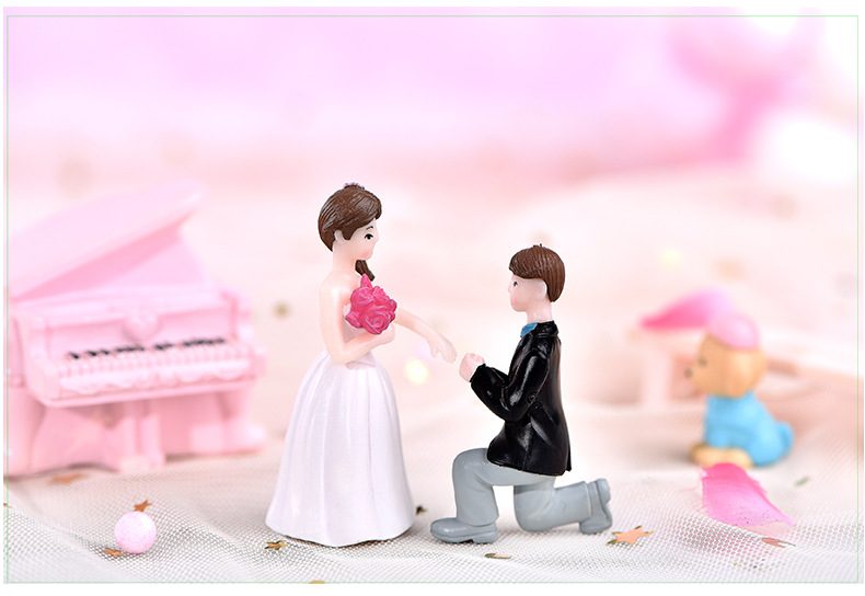 Propose Marriage Lover Figurines Wedding Doll Miniatures Couple Models Diy Pvc Craft Ornament Garden Decoration - 描述图 1