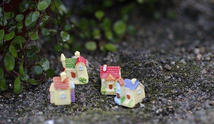 Moss Fairy Garden Micro Landscape Miniature Garden Ornament Cartoon Mini Three-dimensional Small Villa Ecological Bottle, Diy Assembly Fairy Garden Accessories - 描述图 2