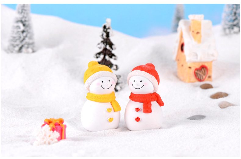Winter Dress Lovers Snowman Boy Girl Studendt People Doll Toy Model Statue Figurine Ornament Miniatures Home Decor Wholesale Price Fairy Garden Supply - 描述图 2