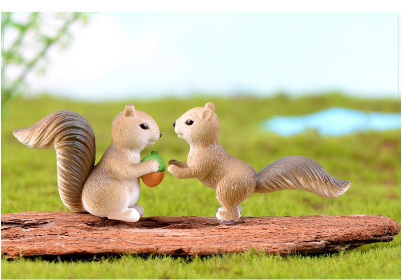 4Pcs Squirrel Family Miniature Figurine Pine Cone 3D Model Landscape Dollhouse Home Fairy Garden Decoration Accessories Modern - 描述图 3