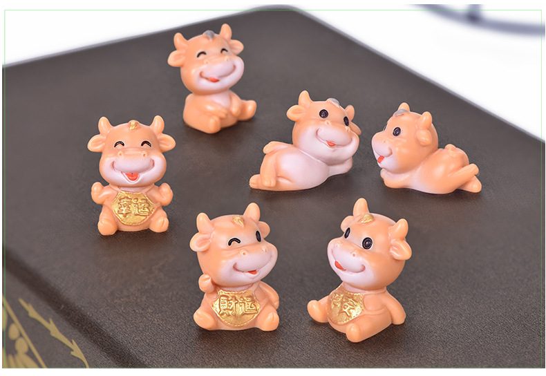 Miniture Fairy Garden Accessories Supplies Resin Cattle Kids Toys Pot Bonsai Miniature Garden Terrariums Fairy Garden Animals Ox Figurine Kits Items Car Interior Decoration Cartoon Table Ornaments - 描述图 2