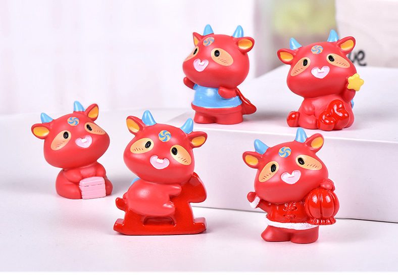 Miniture Fairy Garden Accessories Supplies Cartoon Resin Red Cattle Kids Toys Pot Bonsai Miniature Garden Terrariums Fairy Garden Animals Ox Figurine Kits Items Car Interior Decoration Table Ornaments - 描述图 2