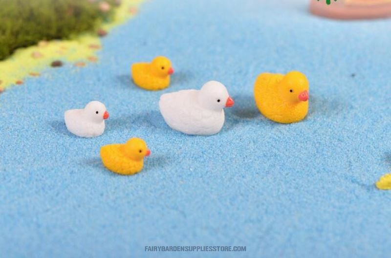 Terrariums Fairy Garden Mini Cute Little Yellow Duck Resin Crafts For Home Plants Decoration Miniature Dollhouse Bonsai Fairy Garden Ornaments Diy Aquarium Fairy Garden Accessories Yellow Duck Resin Crafts Doll Toys - 描述图 1