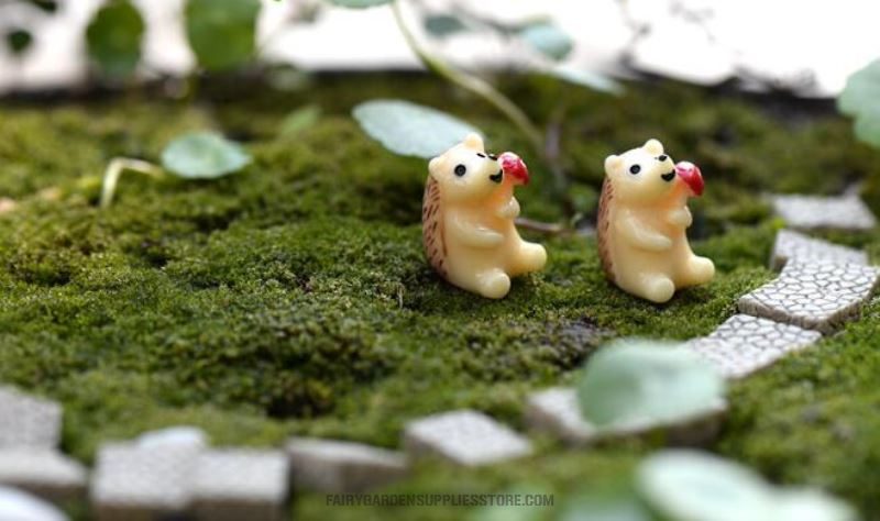 Miniatures Hedgehog With Fruits Mushroom Terrarium Fairy Garden Accessories Decor Figurines Mini Garden Decoration Hedgehog Fairy Garden Chair Craft Decoration Terrarium Bonsai Figurine Toy For Kids - 描述图 2