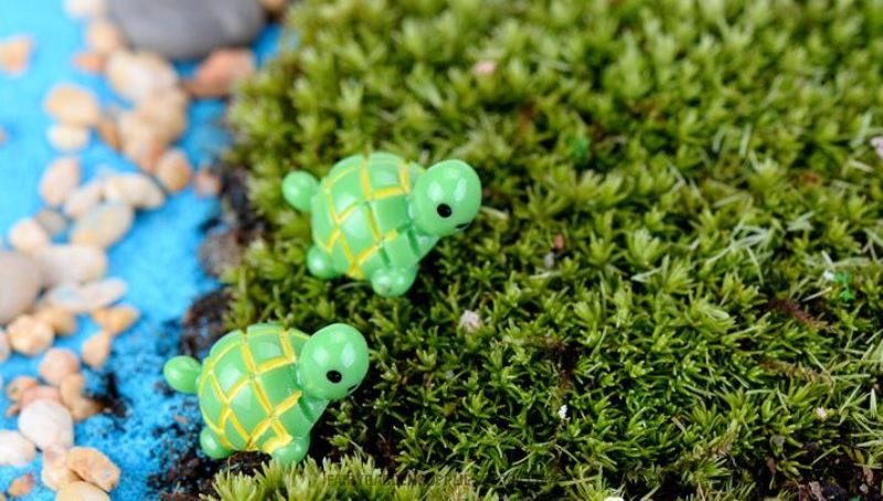Cute Mini Fairy Garden Tortoise Micro Landscape Animals Miniature Garden Ecology Bottle Green Small Tortoise Doll Figurine Diy Landscaping Essential Moss Terrarium House Home Desktop Succulents Decor - 描述图 1