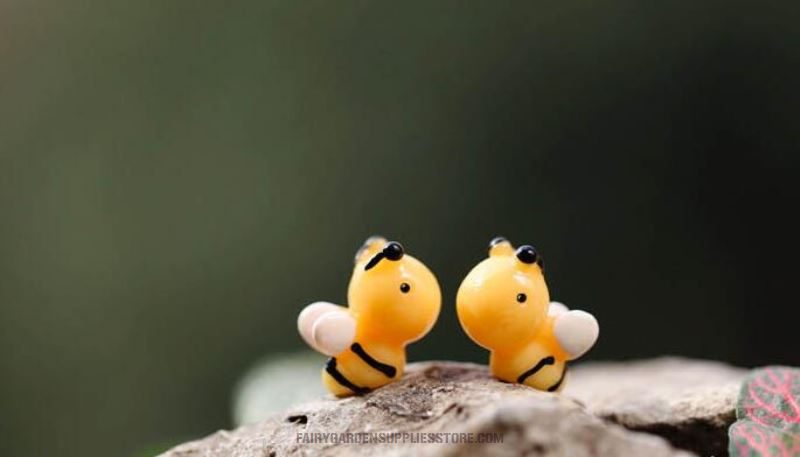 Cute Moss Mini Fairy Garden Honey Bee Figurine Micro Landscape Miniature Garden Pot Bonsai Fairy Garden Ornament Cartoon Small Bees Terrariums Diy Assemble Resin Small Animals Children Toys - 描述图 1