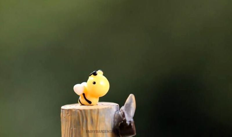 Cute Moss Mini Fairy Garden Honey Bee Figurine Micro Landscape Miniature Garden Pot Bonsai Fairy Garden Ornament Cartoon Small Bees Terrariums Diy Assemble Resin Small Animals Children Toys - 描述图 3