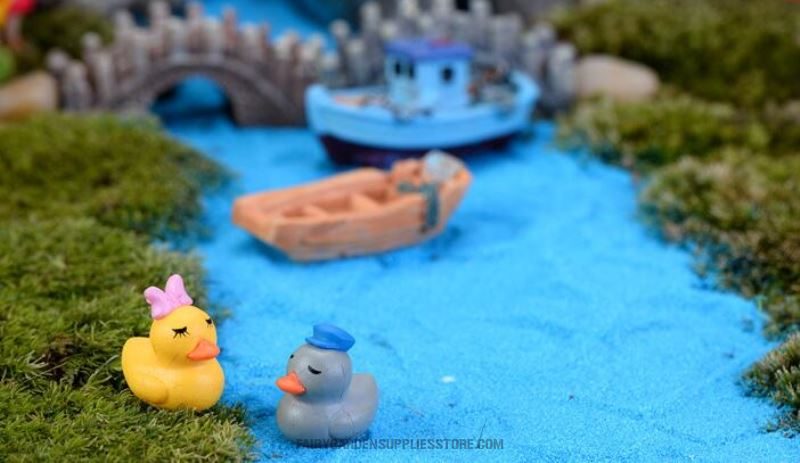 Resin Moss Fairy Garden Mini Duck Micro Landscape Miniature Garden Pot Bonsai Fairy Garden Ornament Lovers Duck Doll Diy Assemble Toys Terrariums Fairy Garden Decoration Aquarium Fairy Garden Accessories - 描述图 3