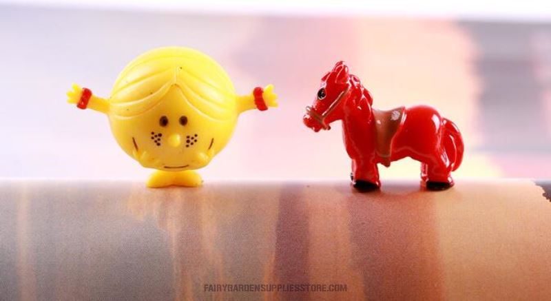 Indoor Mini Container Fairy Garden Kits Supplies Micro Landscape Miniature Garden Ecology Bottle Fairy Garden Ornament Lovely Mini White Horses Terrariums Wholesale Fairy Garden Accessories - 描述图 4