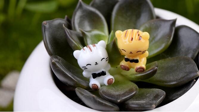 Mini Fairy Garden Accessories Supplies Pot Bonsai Animals Micro Landscape Miniature Garden Resin Terrariums Fairy Garden Decoration Two Color Small Cats Kids Gift Doll - 描述图 2