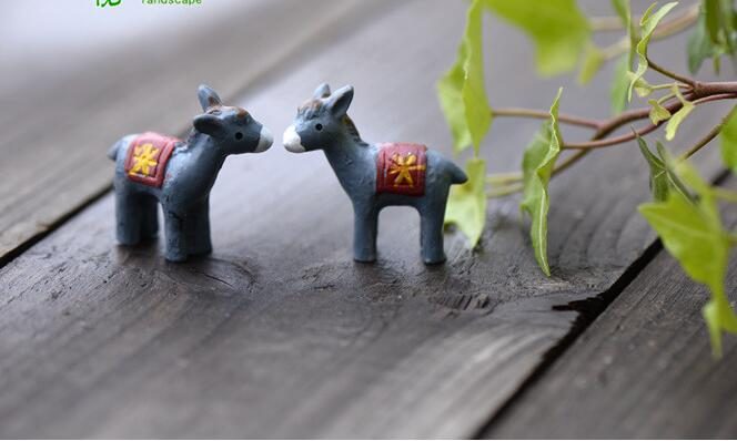 Moss Fairy Garden Animals Model Pot Bonsai Micro Landscape Miniature Garden Decorate Terrariums Fairy Garden Decoration Wholesale Fairy Garden Accessories Supplies Aquarium Landscaping Cartoon Small Donkey Toys - 描述图 4