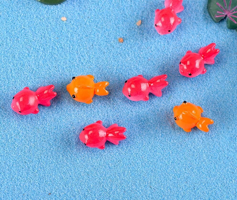 Resin Lovely Goldfish Miniatures Landscape Accessories For Home Garden Wholesale Price Fairy Garden Supply Cake Decoration Scrapbooking Craft Diy
