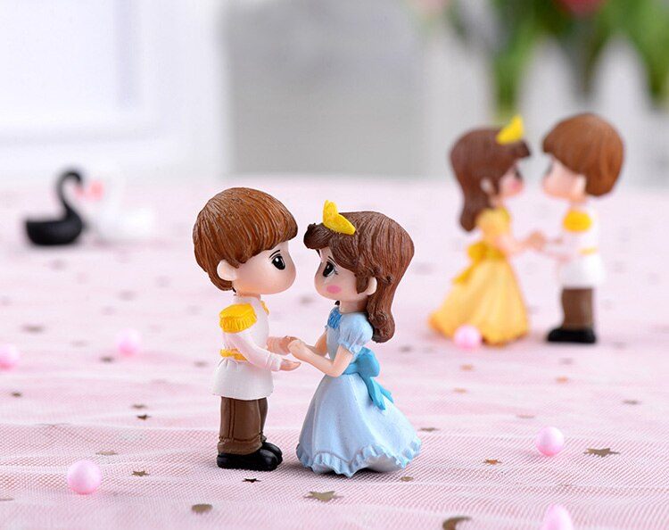 2pcs-Wedding-Prince-Princess-Lover-figurine-cartoon-character-fairy-garden-home-miniature-ornament-desk-decoration-DIY-accessory-4000182791146