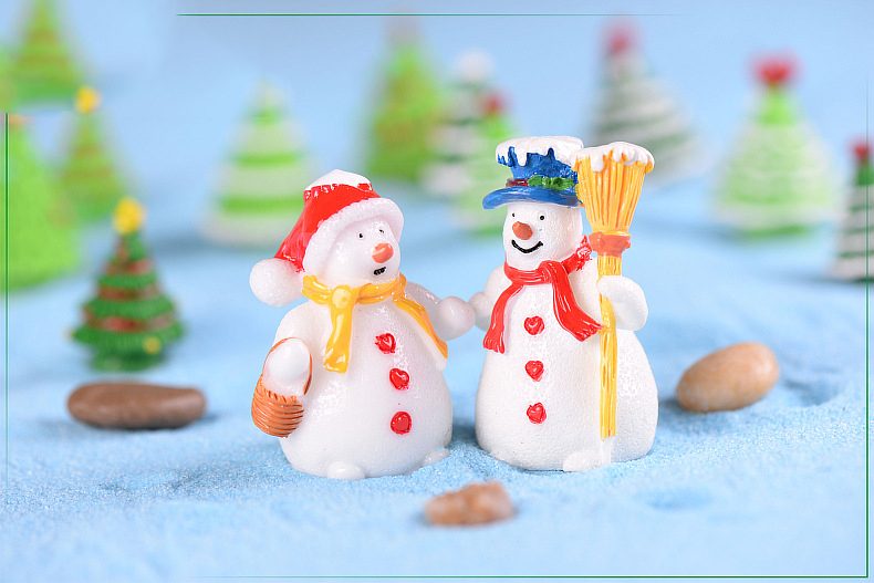4PCS-Miniature-Snowman-Model-Couple-Models-Can-DIY-Christmas-Decorations-and-Family-Daily-Ornaments-with-Mossy-Snow-Scenes-Cute-4001238922812