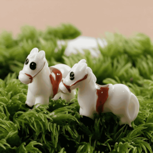 Indoor Mini Container Fairy Garden Kits Supplies Micro Landscape Miniature Garden Ecology Bottle Fairy Garden Ornament Lovely Mini White Horses Terrariums Wholesale Fairy Garden Accessories