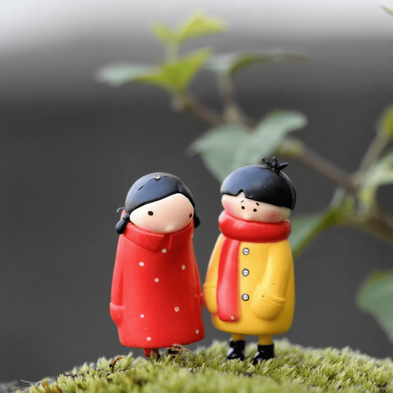 Cartoon Couple Fairy Garden Figurines Mini Resin Man And Woman With Scarf, Moss Micro Landscape Miniature Garden Ornament Photo Of Fairy Garden Supplies