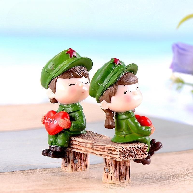 Lover Soldier Couple Doll Fairy Garden Miniatures Decor Dollhouse/terrarium Action Figures Figurine Micro Landscape Photo From Fairy Garden Supplies