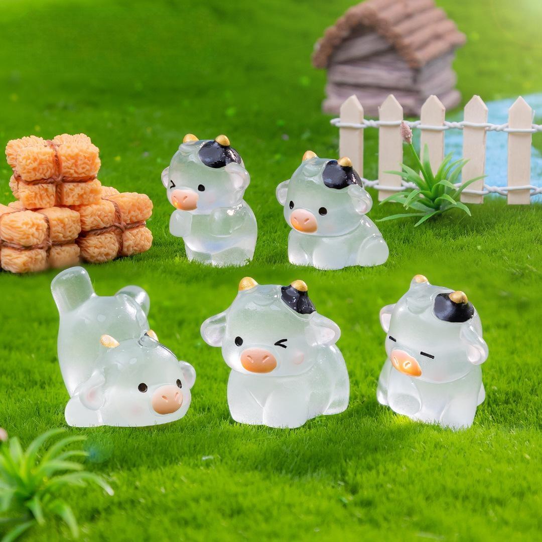 Cute Glow-in-the-dark Cow Resin Mini Figurines Diy Gardening Landscape Accessories For Moss Terrarium Micro Landscape Tiny Tabletop Mini Ornaments Cute Glow-in-the-dark Cow Resin Mini Figurines Diy Gardening Landscape Accessories For Moss Terrarium Micro Landscape Tiny Tabletop Mini Ornaments